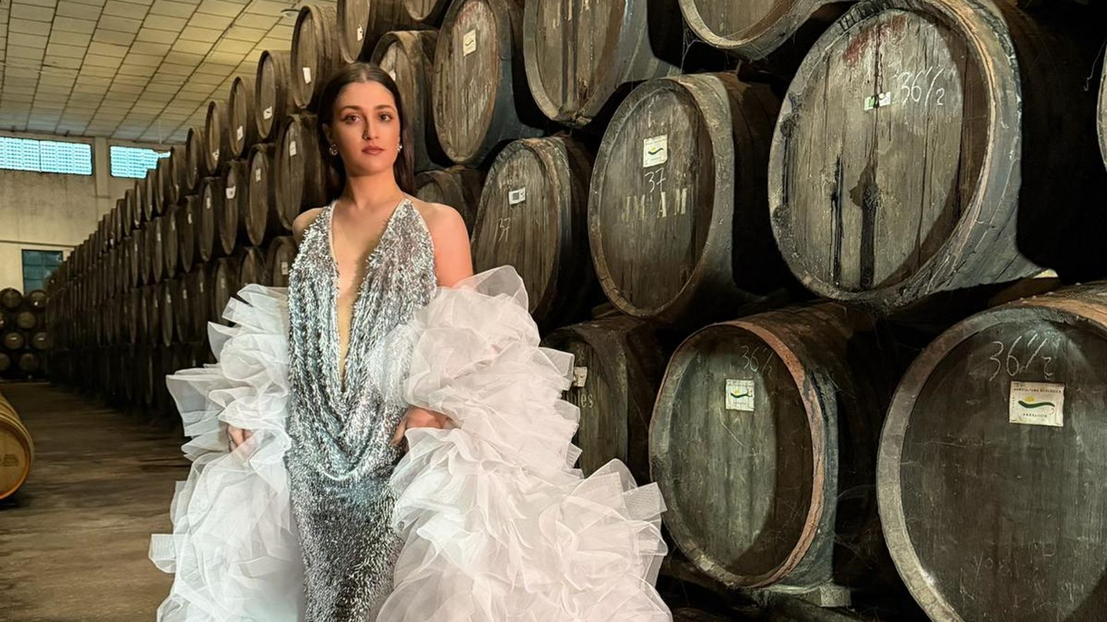 Vestido y abrigo diseñados por José Perea