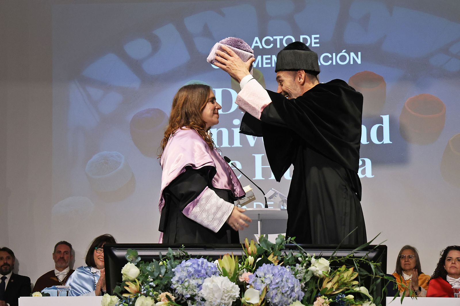 Fotografías de la investidura de los nuevos doctores y doctoras en el acto del 3 de marzo de la universidad de Huelva