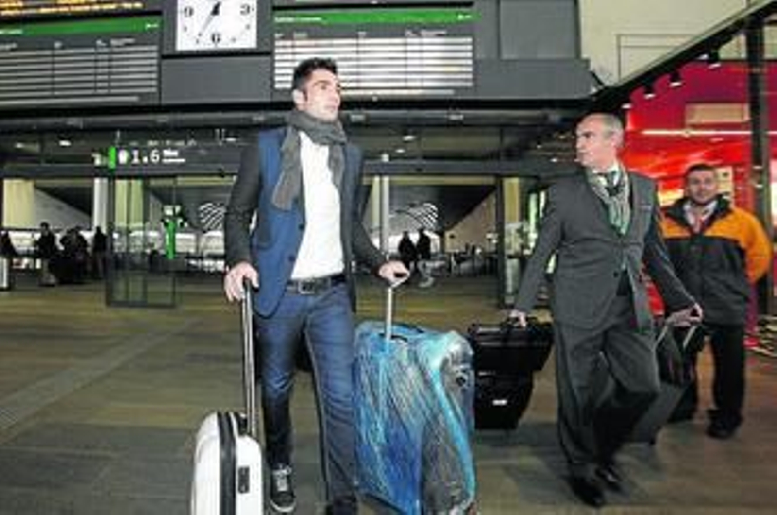 Adan, a su llegada ayer a Sevilla; ha fichado por el Betis hasta final de temporada con opción a un año más.