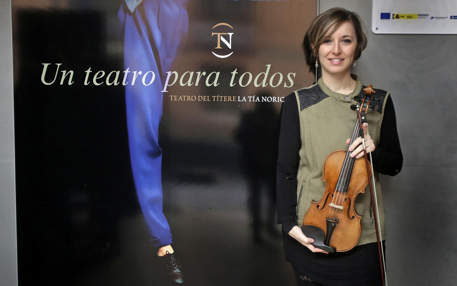 Claudia Sansón, en el hall del Teatro del Títere La Tía Norica, donde actuará mañana.