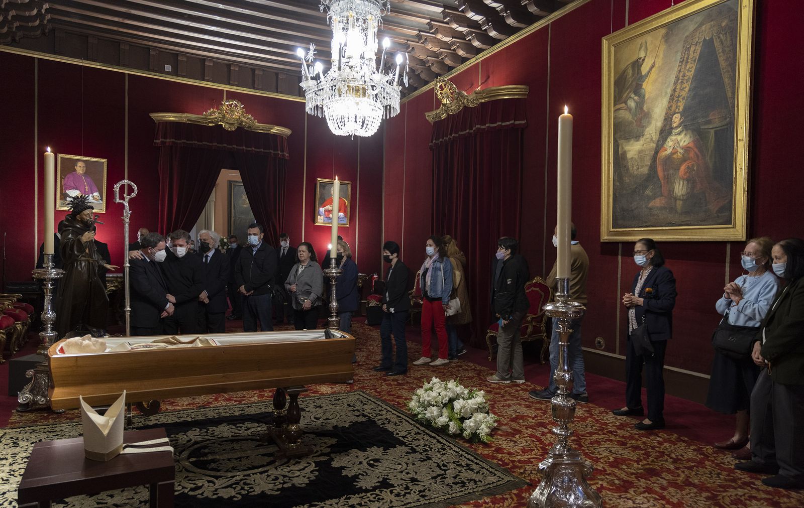 El velatorio del cardenal Carlos Amigo en el Palacio Arzobispal, todas las imágenes