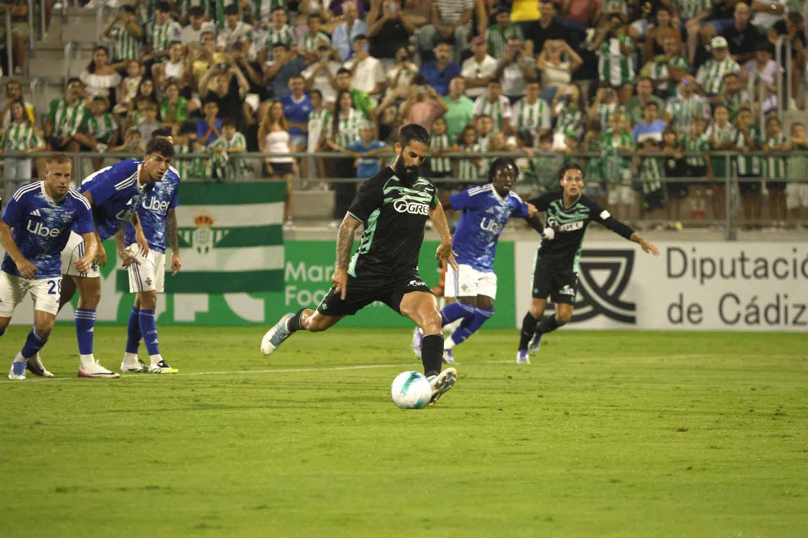 Las fotos del Betis-Como disputado en el Ciudad de La Línea (2-3)