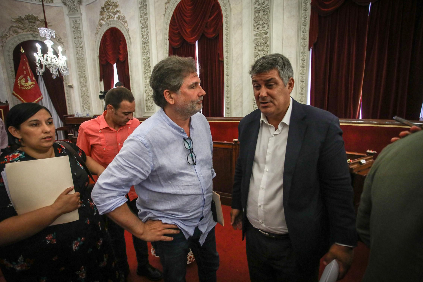 Demetrio Quirós, en una imagen de archivo, en el centro de la imagen, junto a Ignacio Romaní (PP)