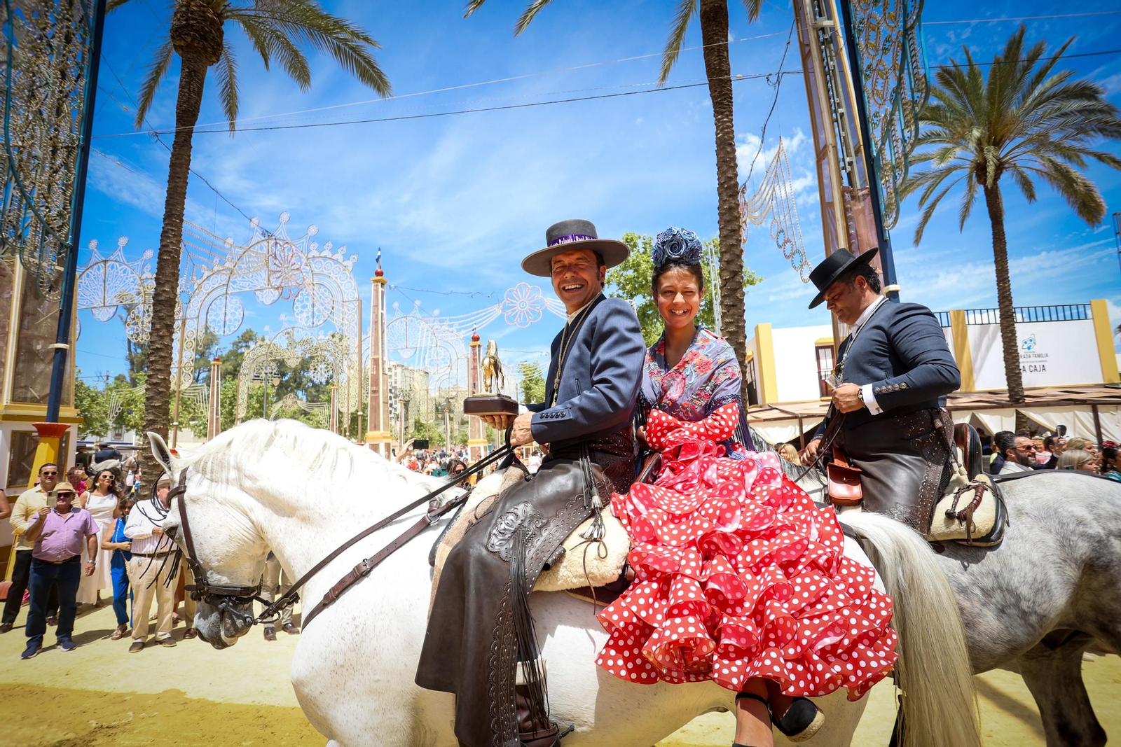 Imágenes de la Hermandad del Rocío en el Real de la Feria