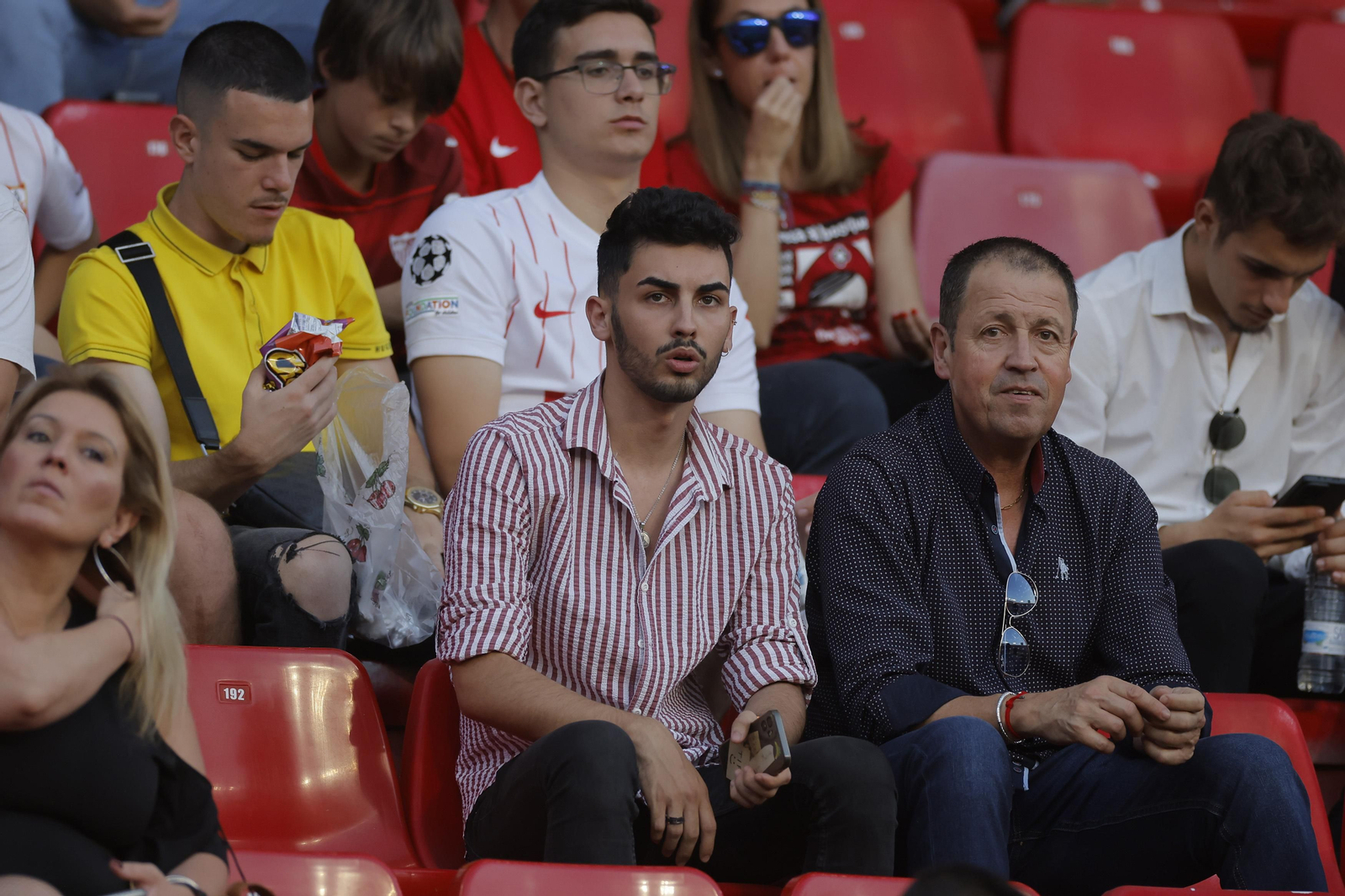 Búscate en las fotos del Sevilla -Villarreal