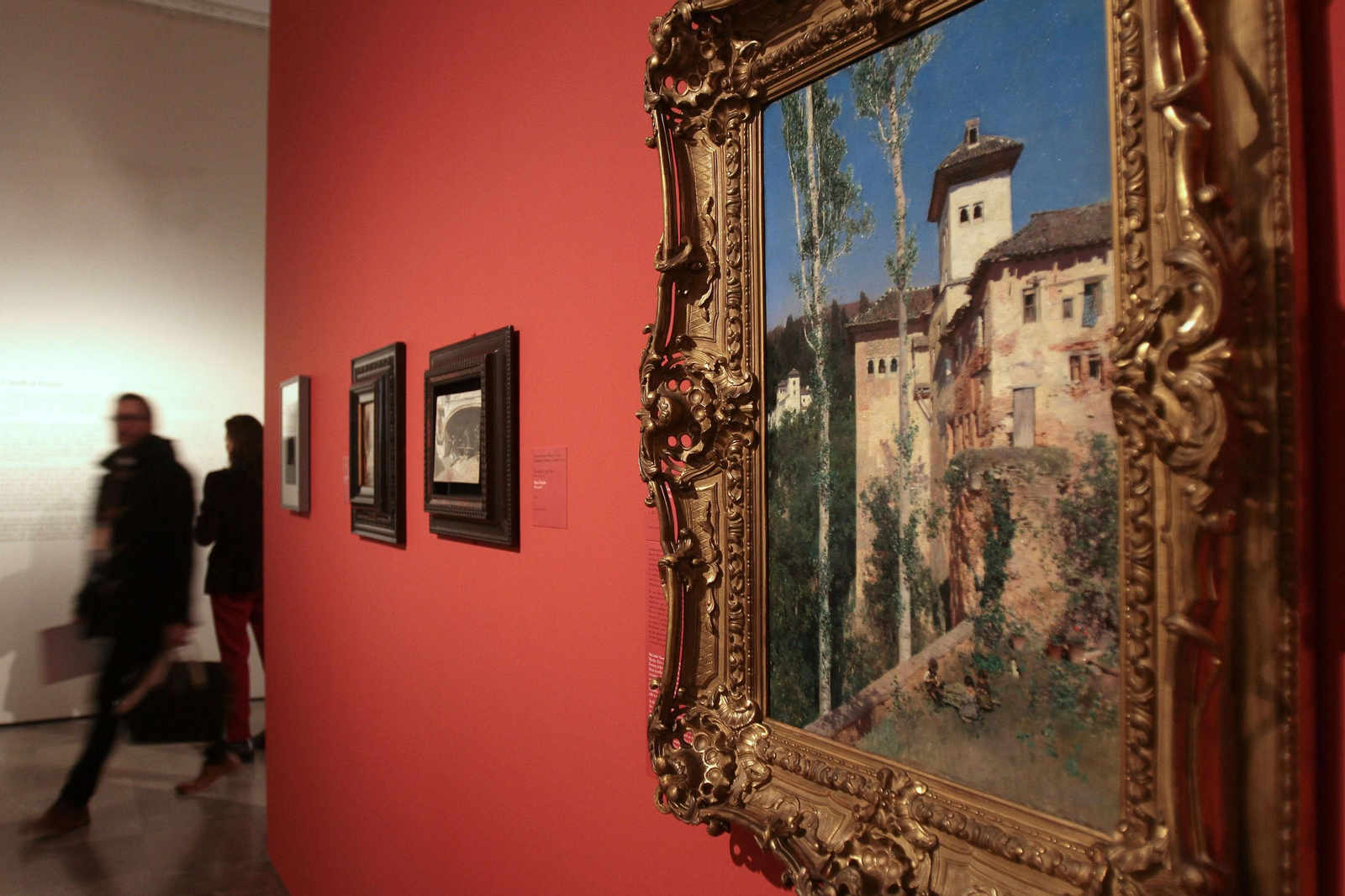 1. La luz y el encanto de Granada abrieron una nueva etapa de estilo orientalista en la pintura de Fortuny. 2. Jardín de la casa del pintor, donde aparece su familia y también su hijo, que fue asimismo un importante artista. 3. Las obras proceden de importantes colecciones privadas y museos internacionales.