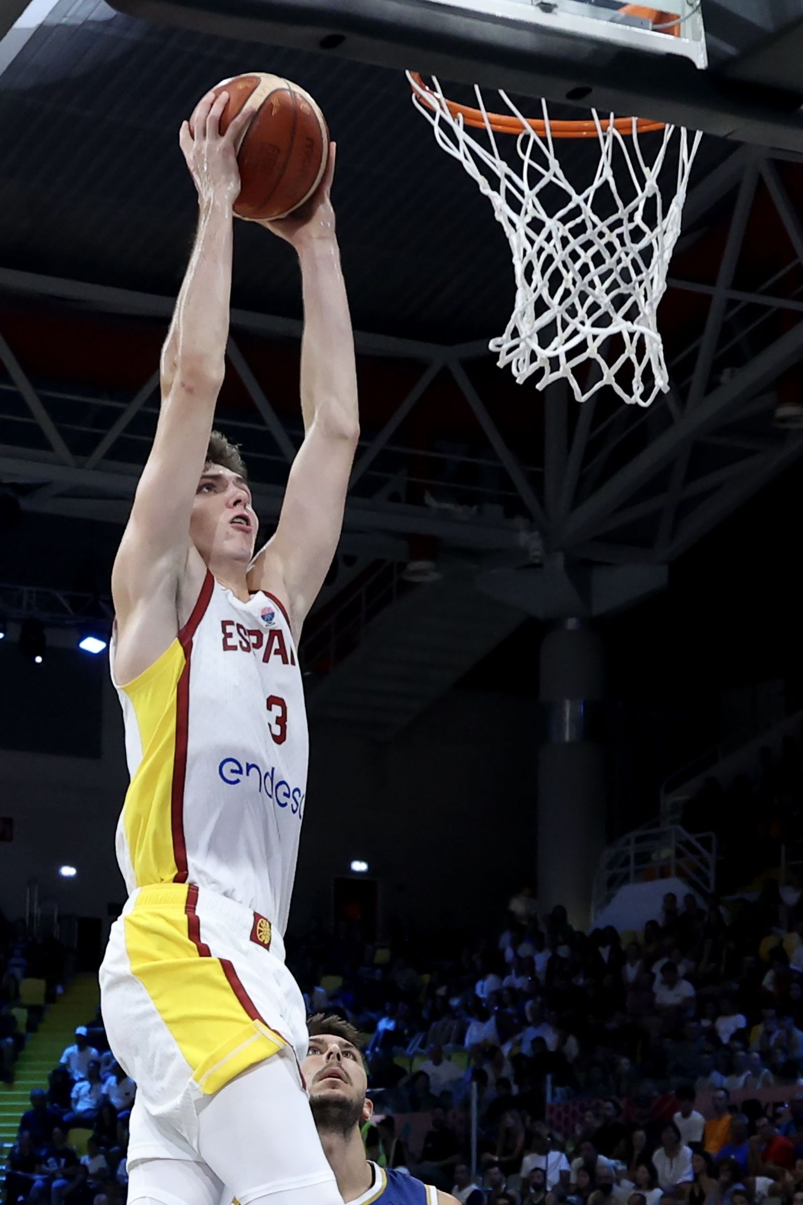 Mario Saint-Supery crece en el España-Chipre