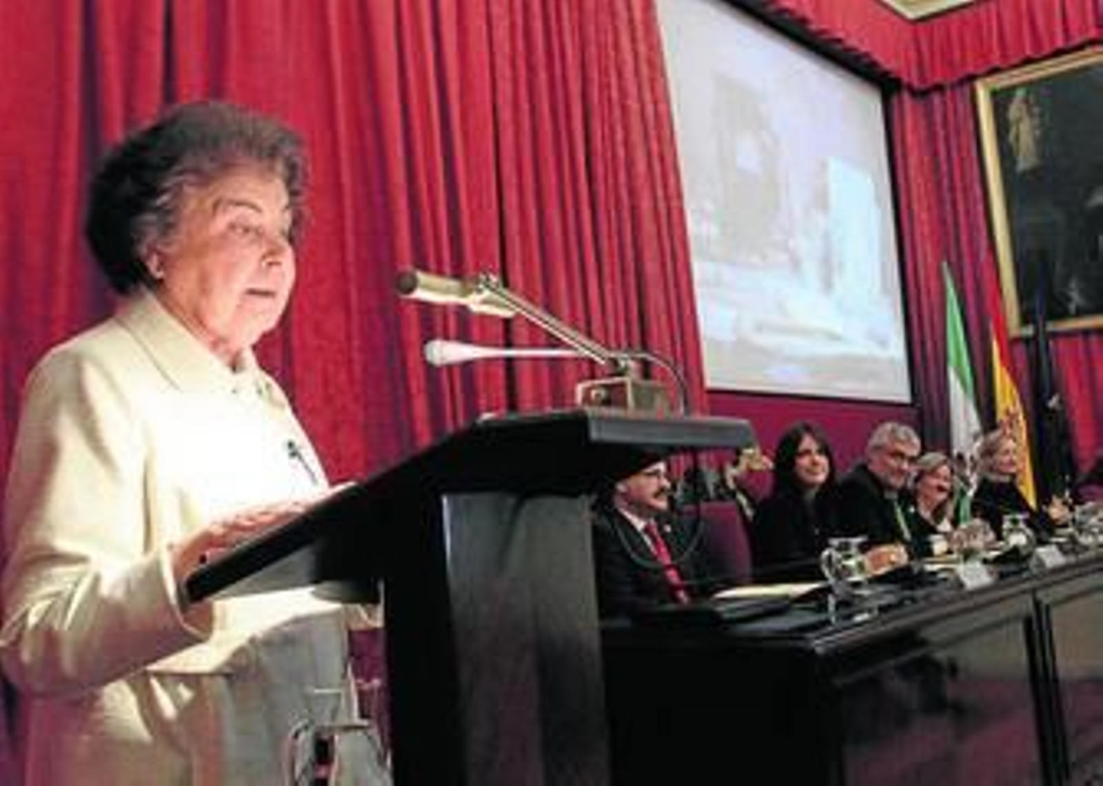 Carmen Laffón y la "reflexión poética"