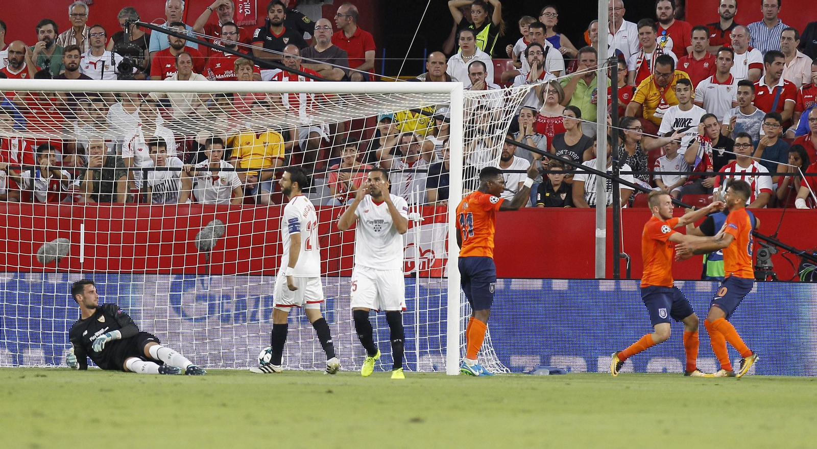 Las imágenes del Sevilla-Basaksehir