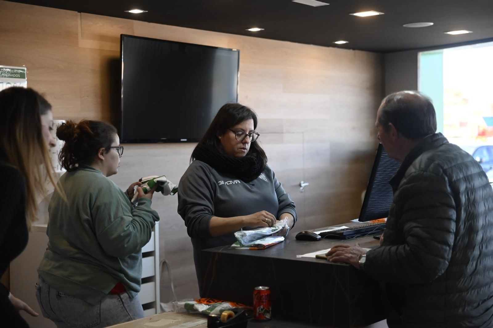 La reapertura de la tienda del Córdoba CF en El Arcángel, en imágenes