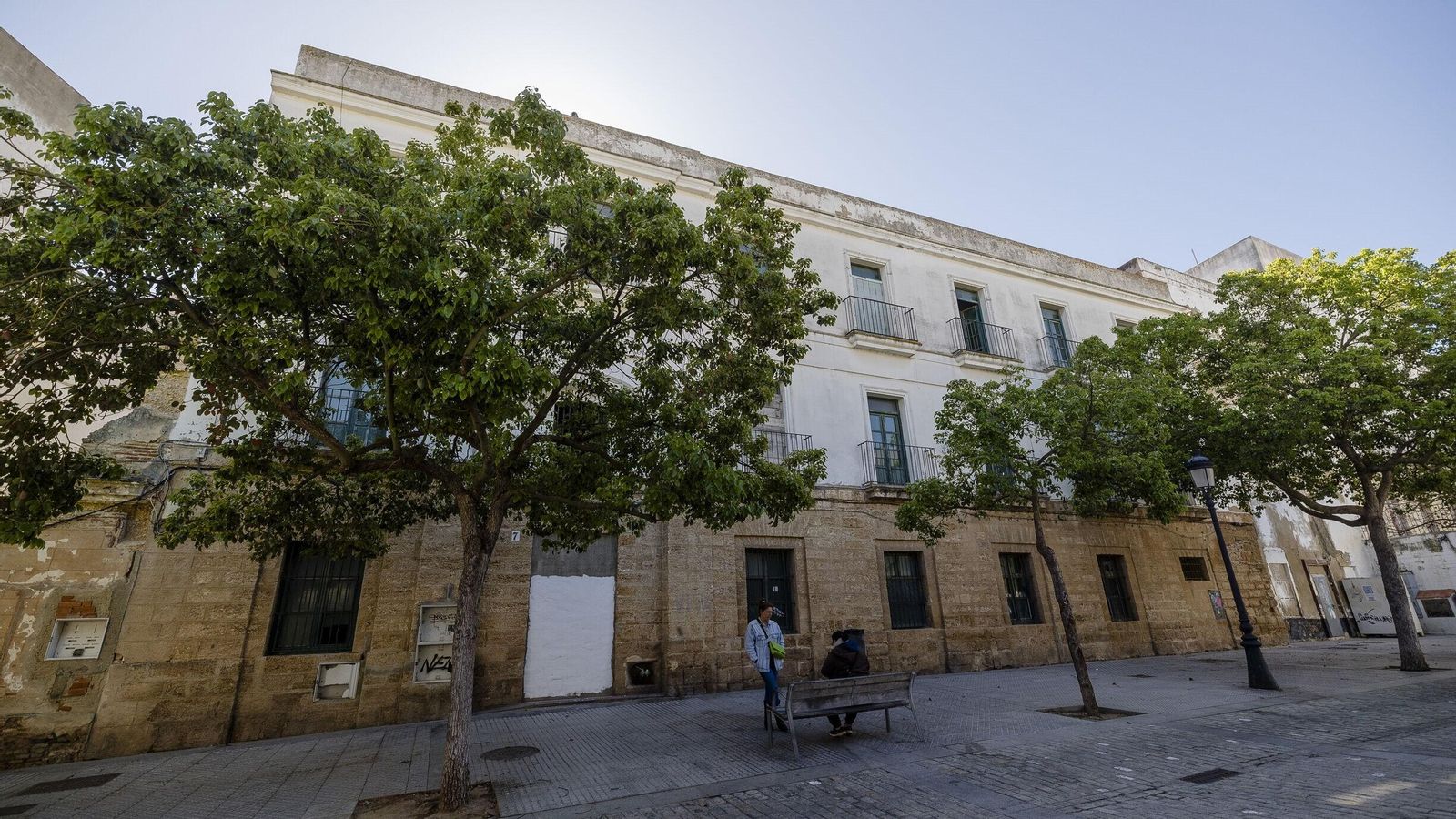 Fincas en la plaza de la Merced, propiedad de la Junta, que están sin uso.