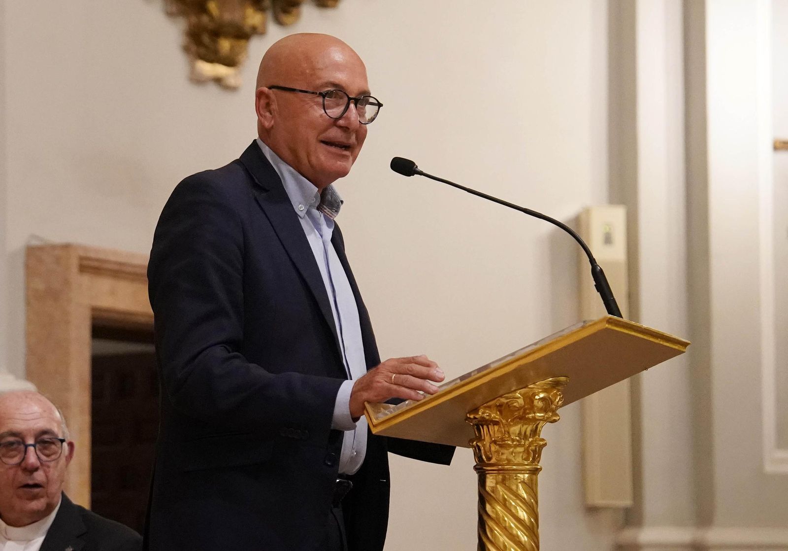 El Unicaja ofrece la Intercontinental a La Victoria: las imágenes de la ofrenda floral previo al arranque de curso