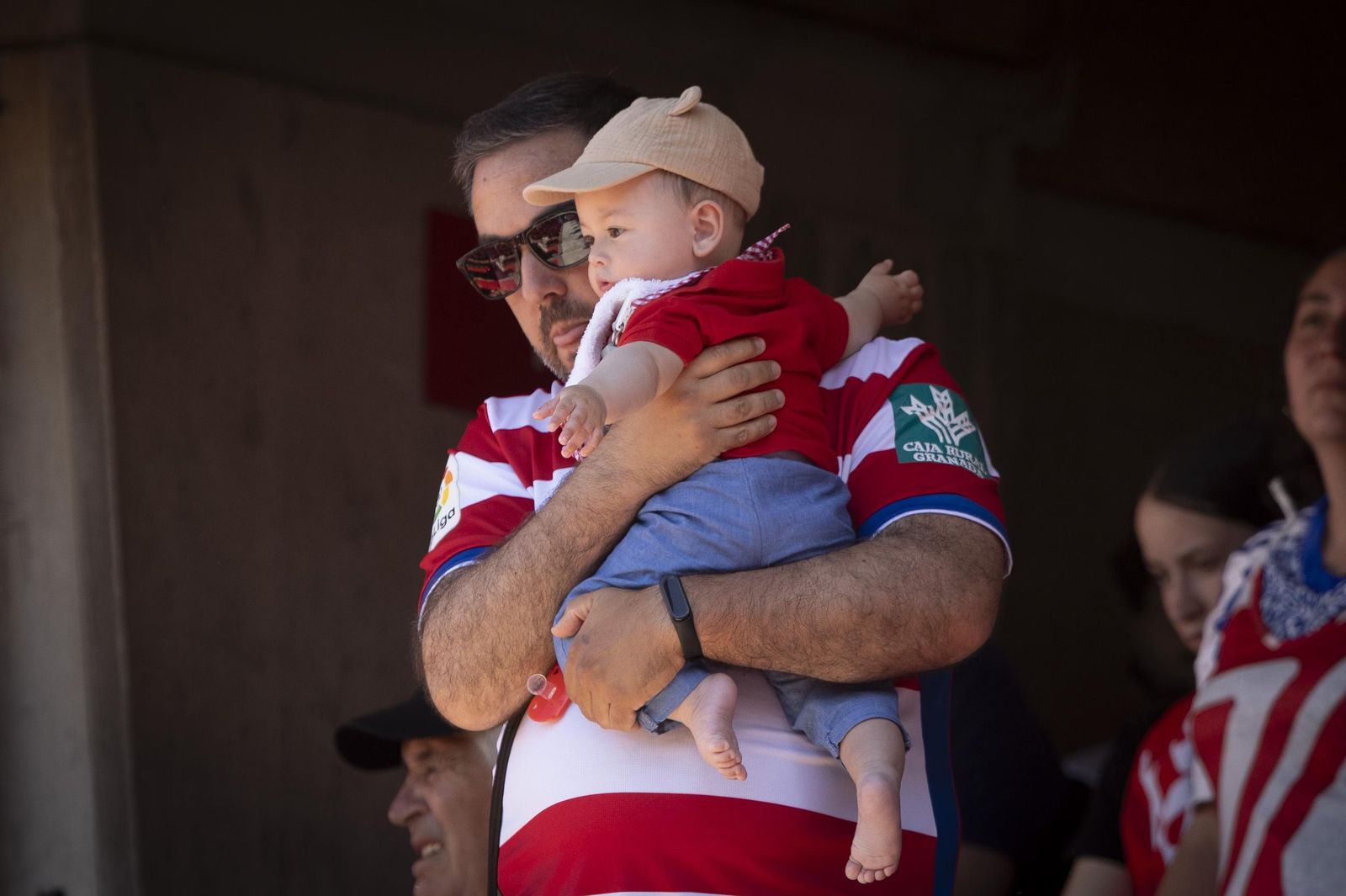 Encuéntrate en la grada de Los Cármenes en el Granada-Castellón