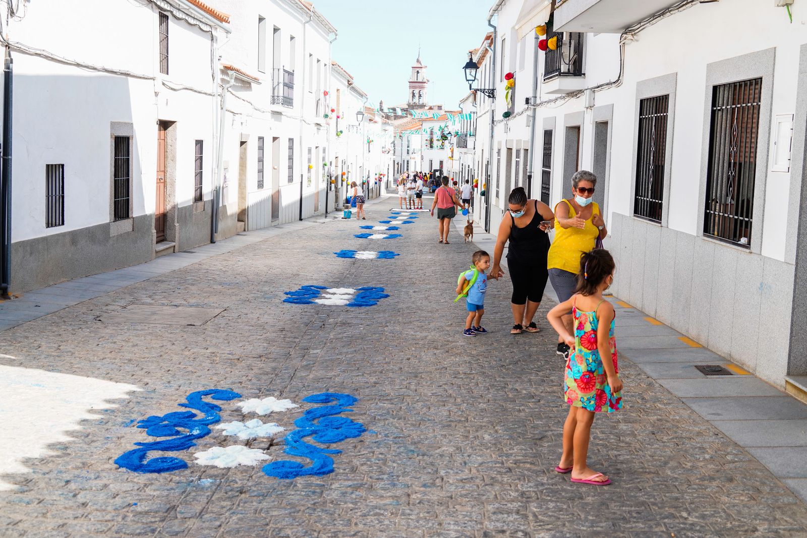 Las alfombras de Dos Torres por San Roque, en imágenes.