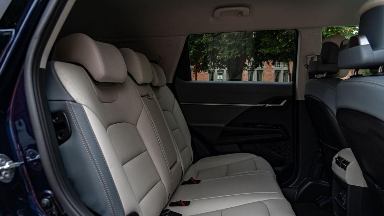 No se echan en falta centímetros de espacio habitable en ninguno de los Torres. En éste es posible reclinar ampliamente los respaldos traseros.