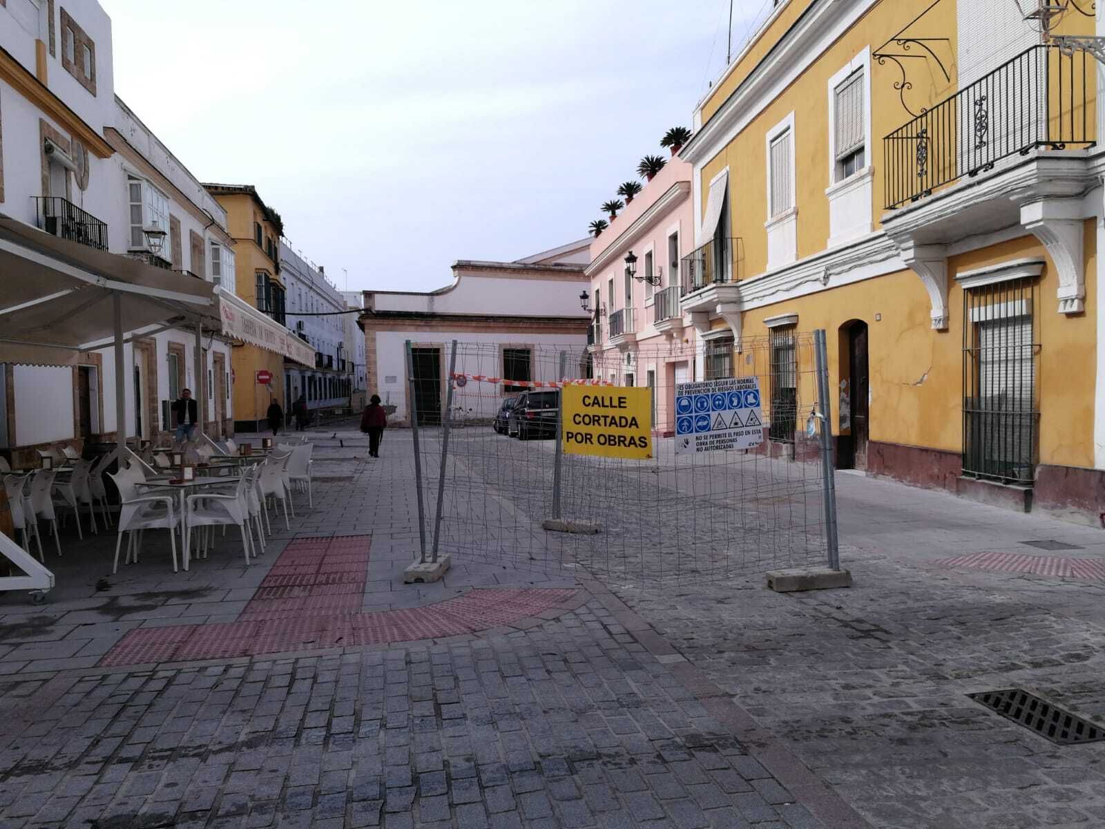 La plaza Juan  de la Cosa, con el acceso cortado.