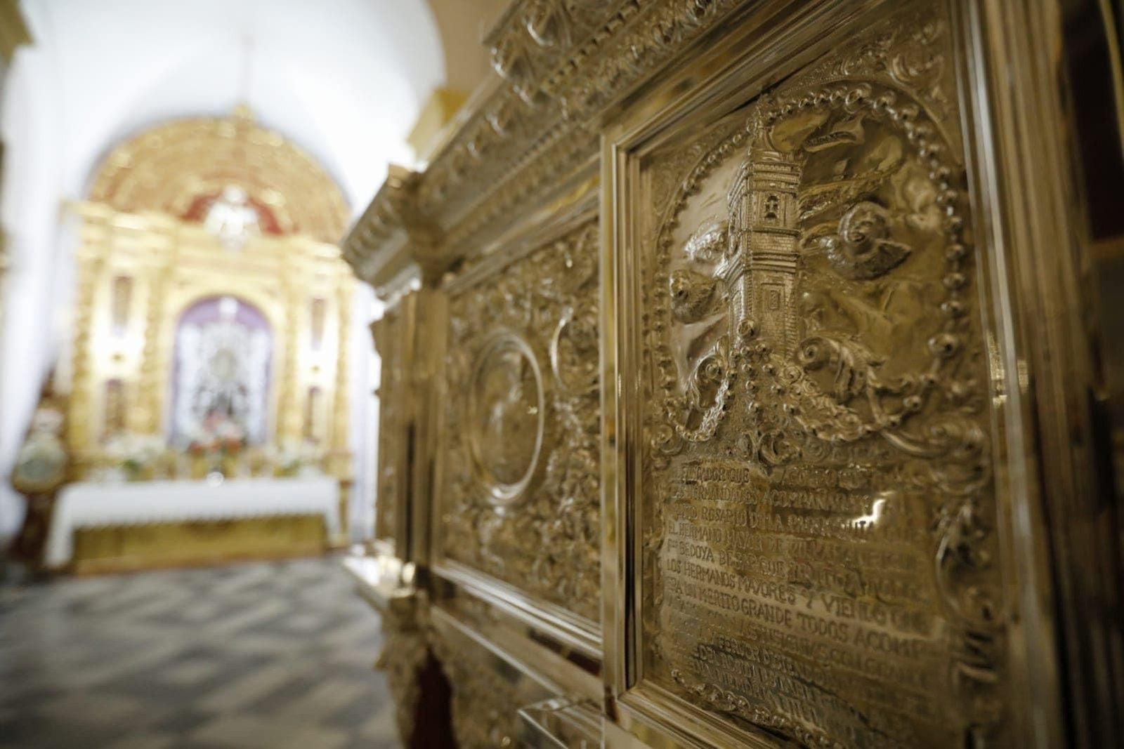 Los espectaculares nuevos faldones de la Carreta de Plata de la Hermandad del Rocío de Villamanrique