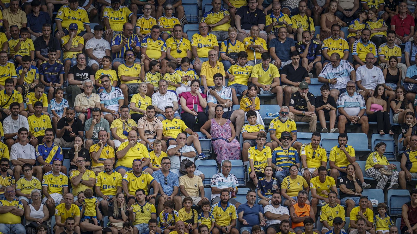 Búscate entre las fotos del partido de fútbol Cádiz CF - CD Tenerife de la Liga Hypermotion