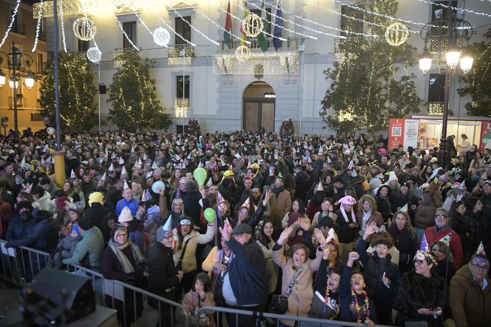 Granada da la bienvenida a 2023 en la Plaza del Carmen