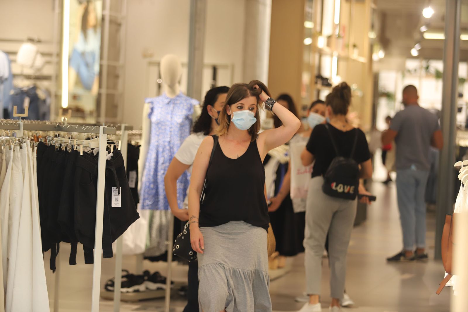 Imágenes de las rebajas de verano en la nueva normalidad