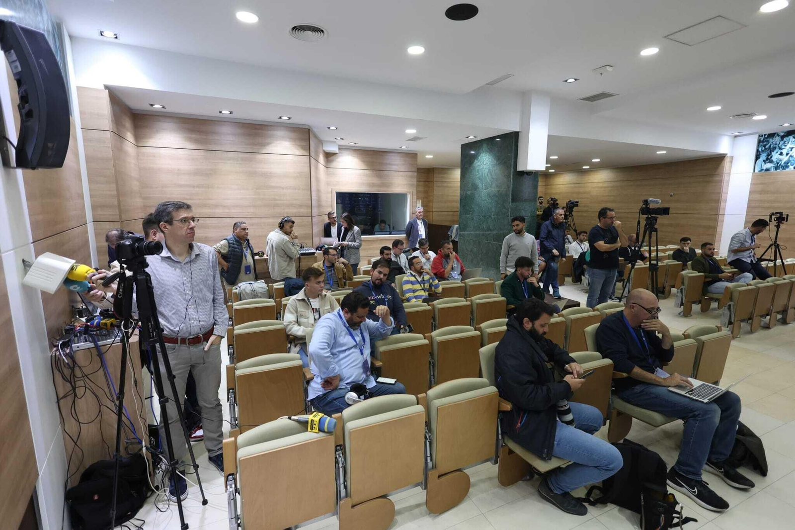 La rueda de prensa de José María Muñoz y Kike Pérez, en fotos