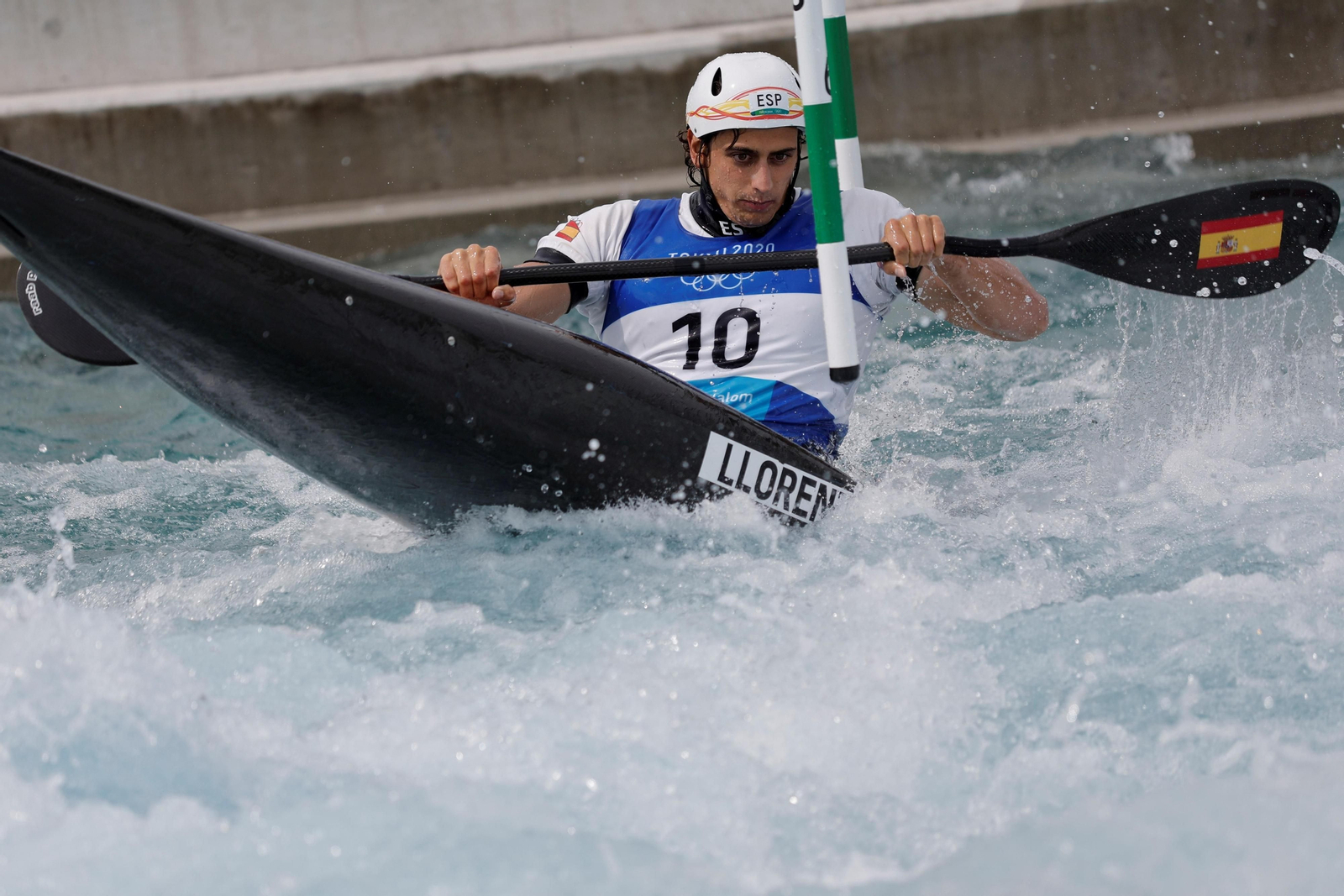 El español David Llorente compite en la final de K1.