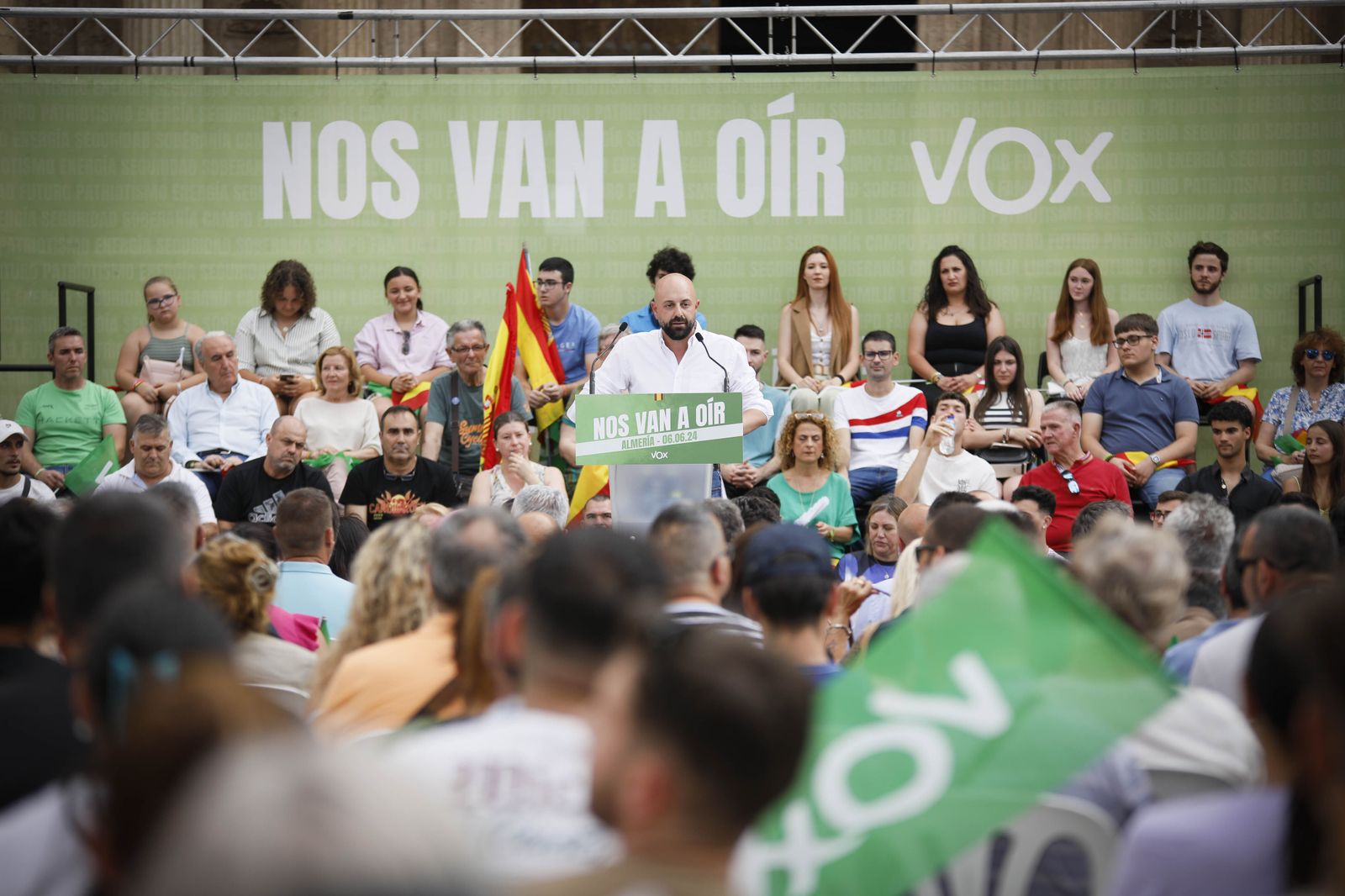 Imágenes de campaña para las elecciones europeas de VOX
