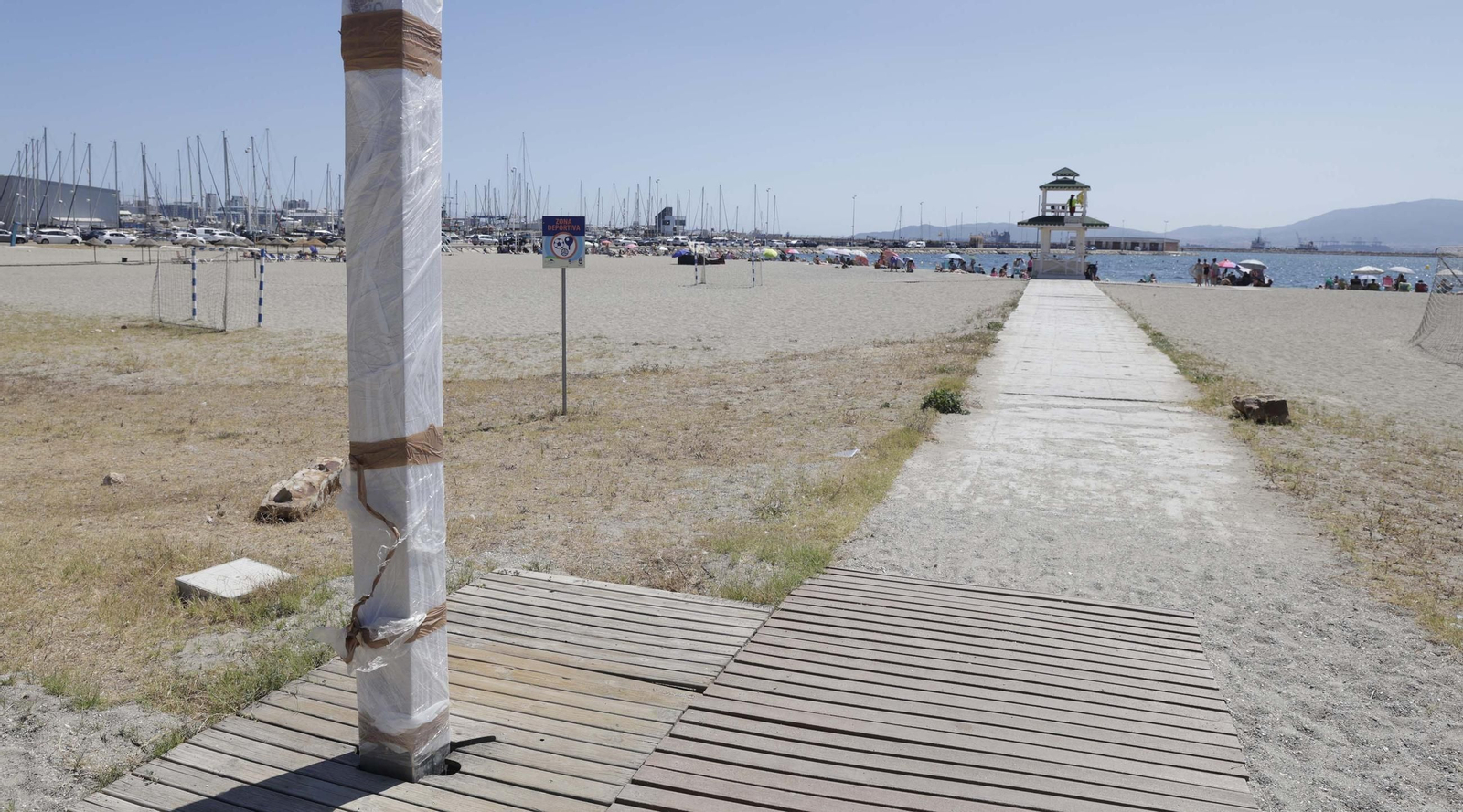 Fotos del primer domingo de julio en las playas de La Línea
