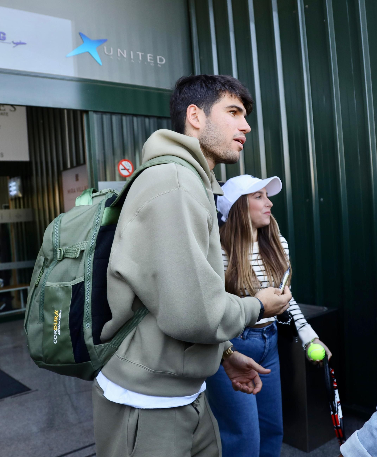 Así fue la llegada de Carlos Alcaraz a Málaga para jugar la Copa Davis