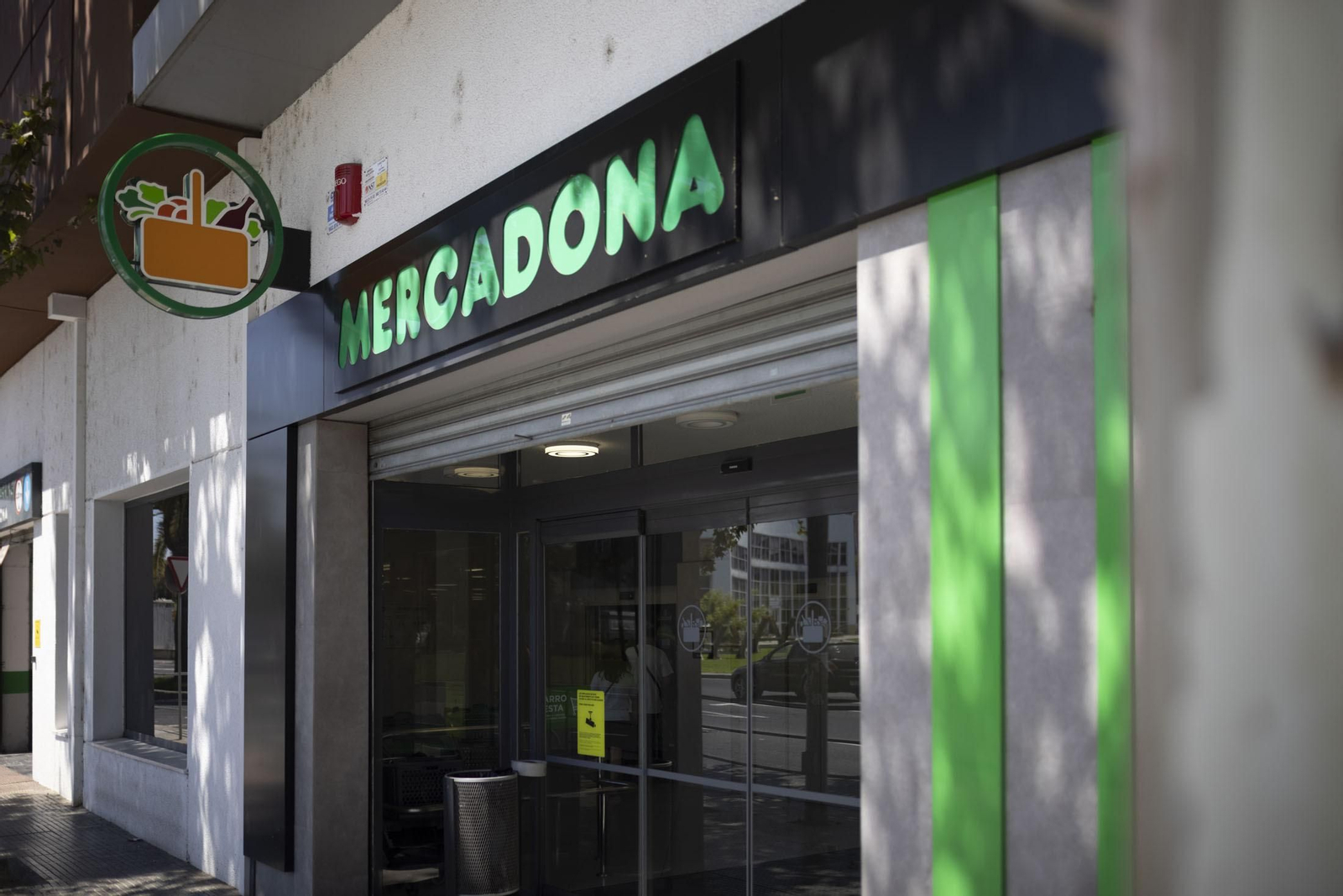 La puerta principal de un Mercadona.