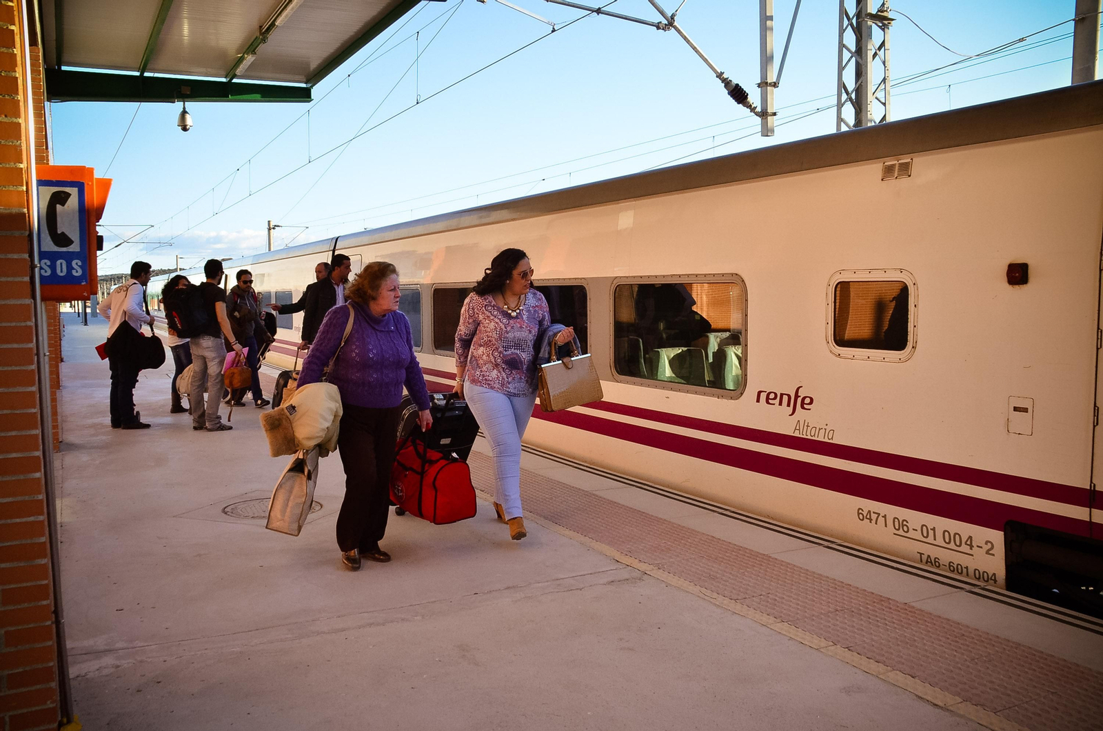 Viajeros, en la Estación del AVE de Los Pedroches.