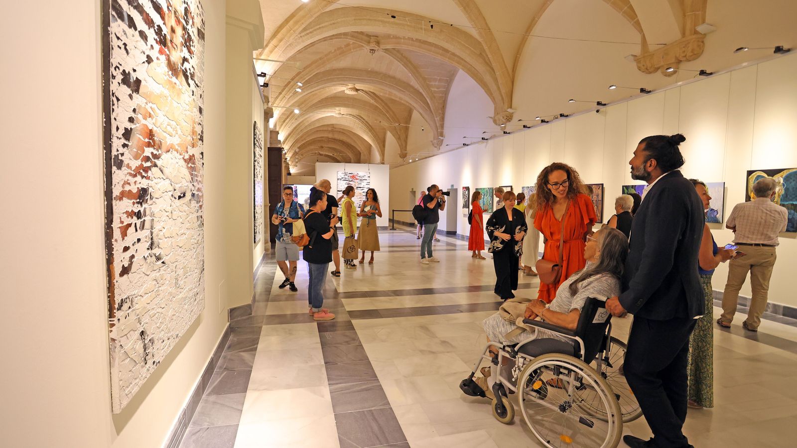 La exposición ‘Diarios Cromáticos’ puede contemplarse hasta el 27 de agosto en los Claustros.