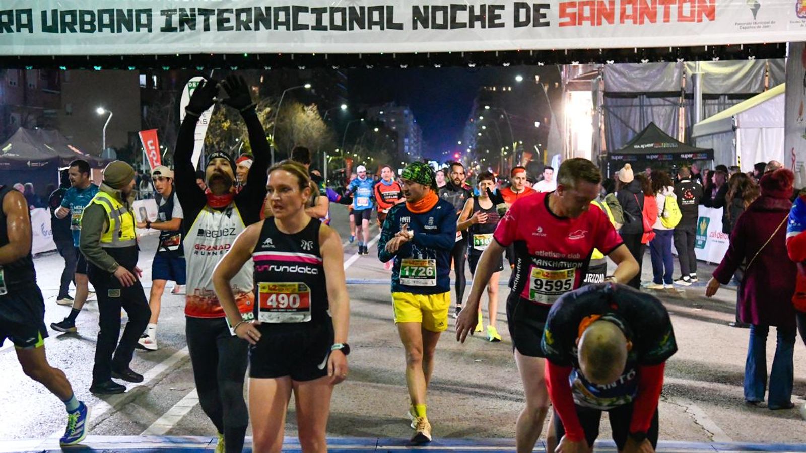 En imágenes: búscate en tu llegada a meta de la Carrera de San Antón 2025 (3)
