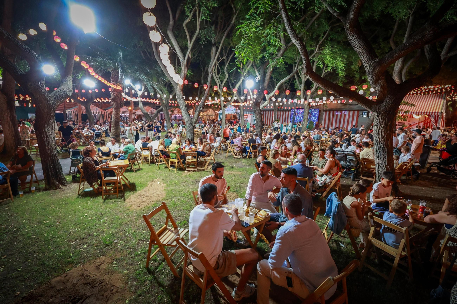 Feria del Carmen y de la Sal 2025 en San Fernando: las imágenes de la primera noche