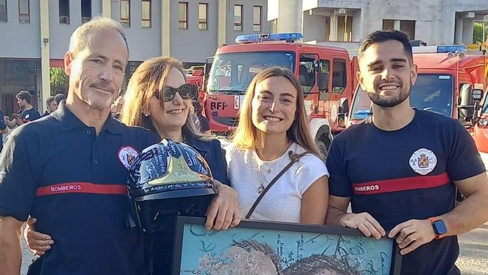 Juan Ramón Rodríguez y Carlos Rodríguez junto al resto de la familia el día de su jubilación.