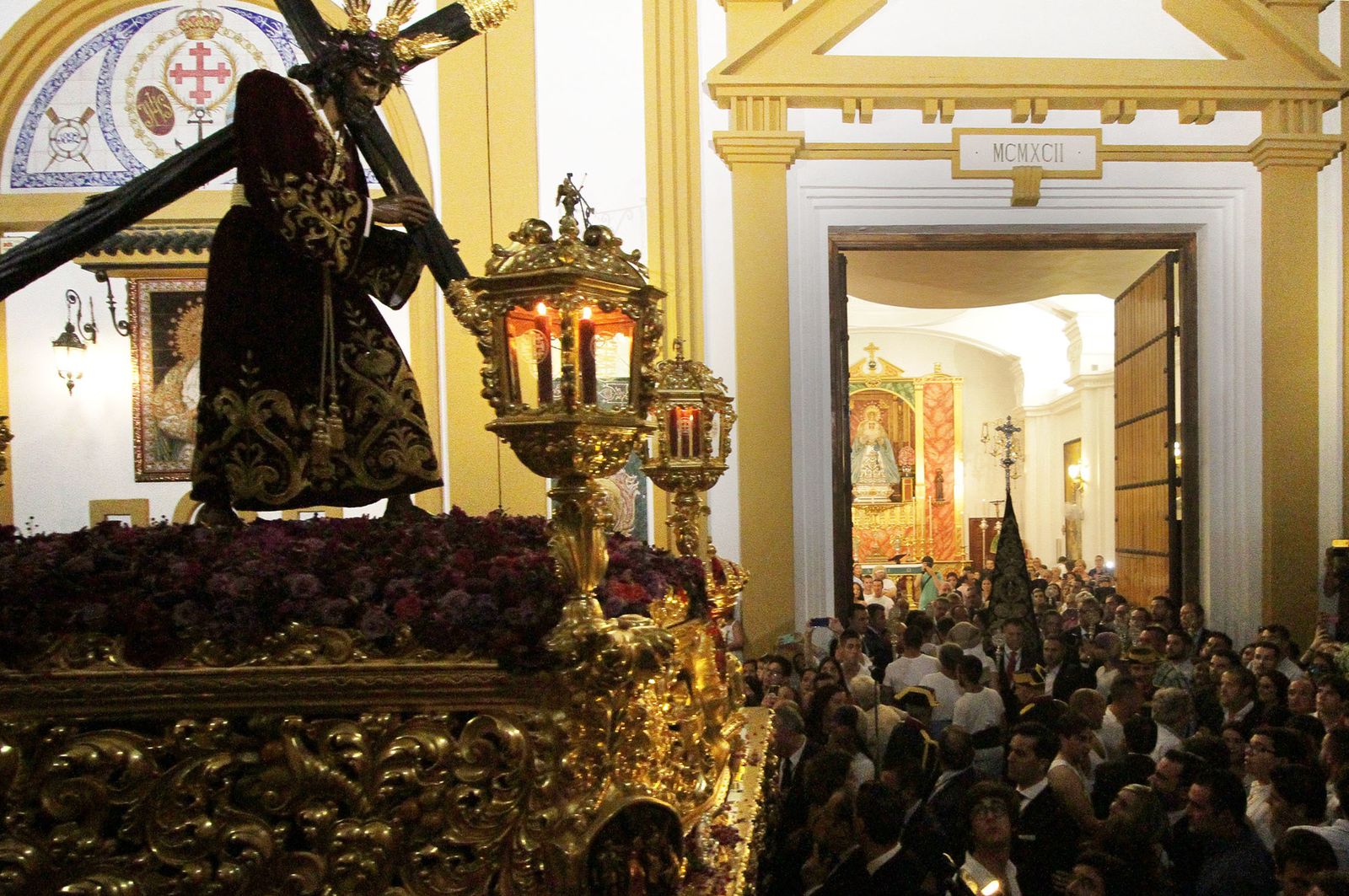 Imágenes del Señor de Pasión en la procesión del centenario de la hermandad