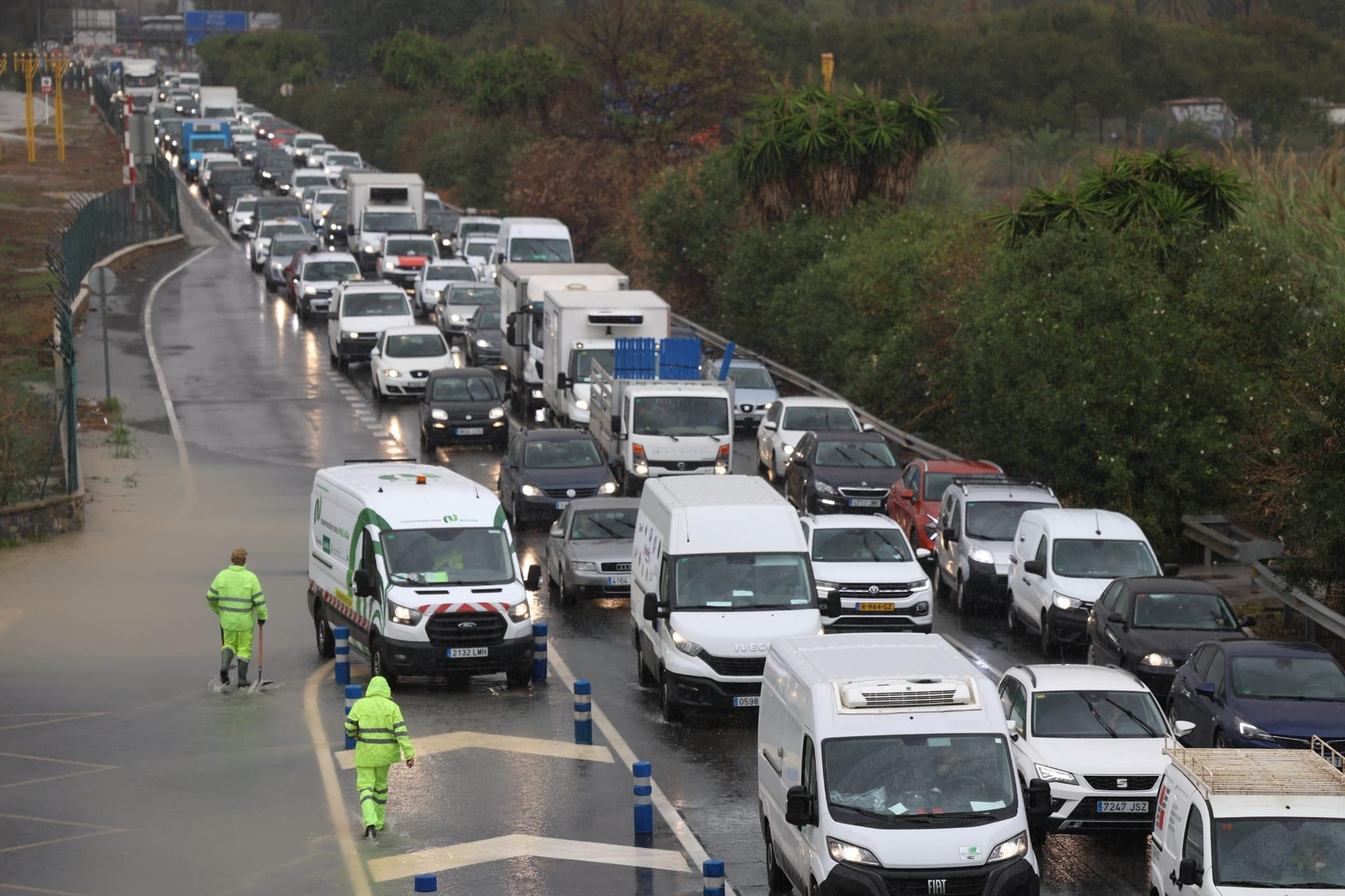 El tráfico en Málaga tras las lluvias, en fotos