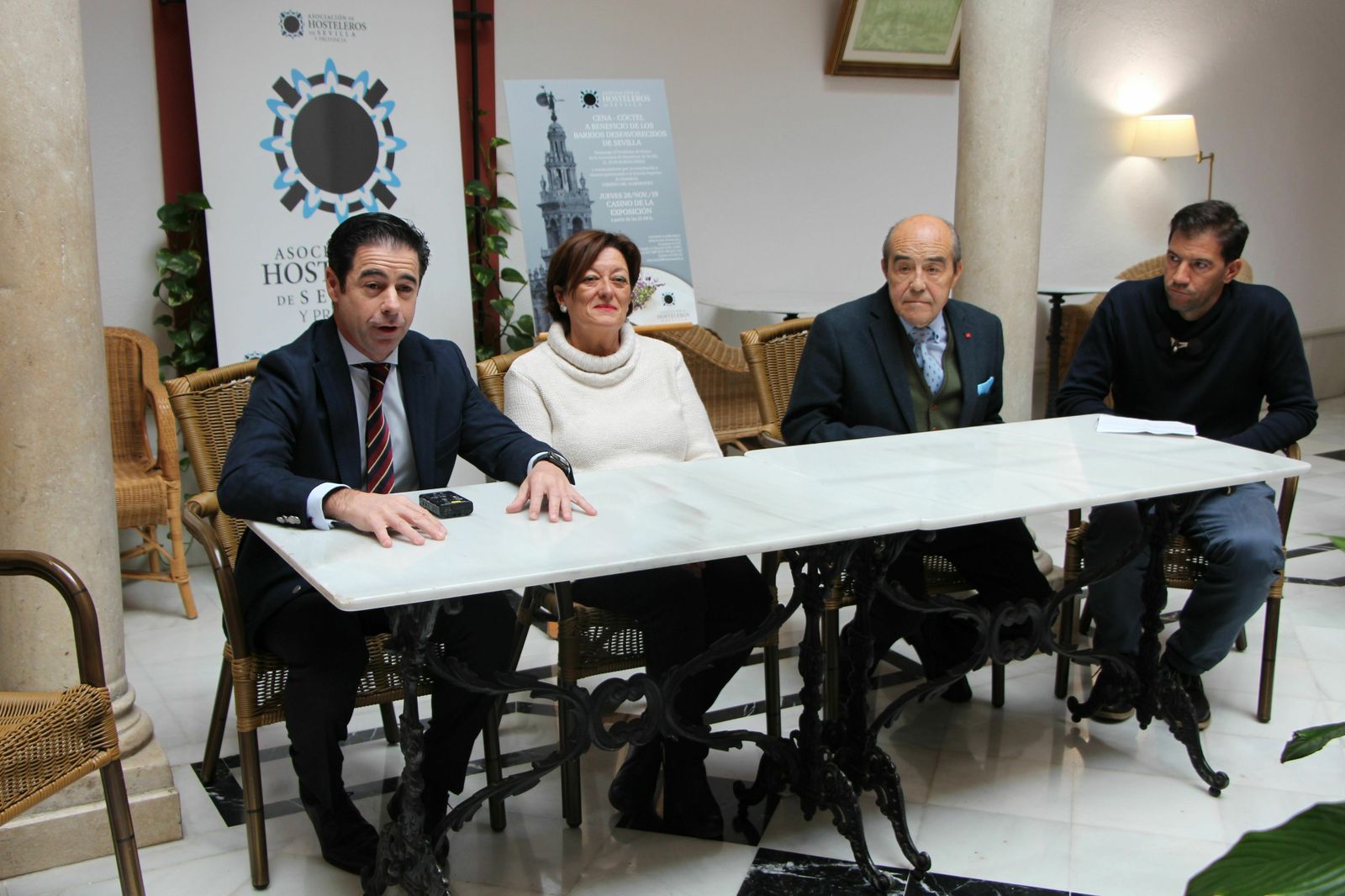 Presentación de la cena benéfica de la Asociación de Hosteleros de Sevilla en pro de Fundación Balia