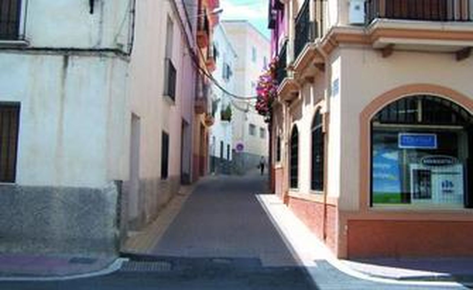 Las obras para el soterramiento del cableado de la Calle Almería comenzarán en breve.