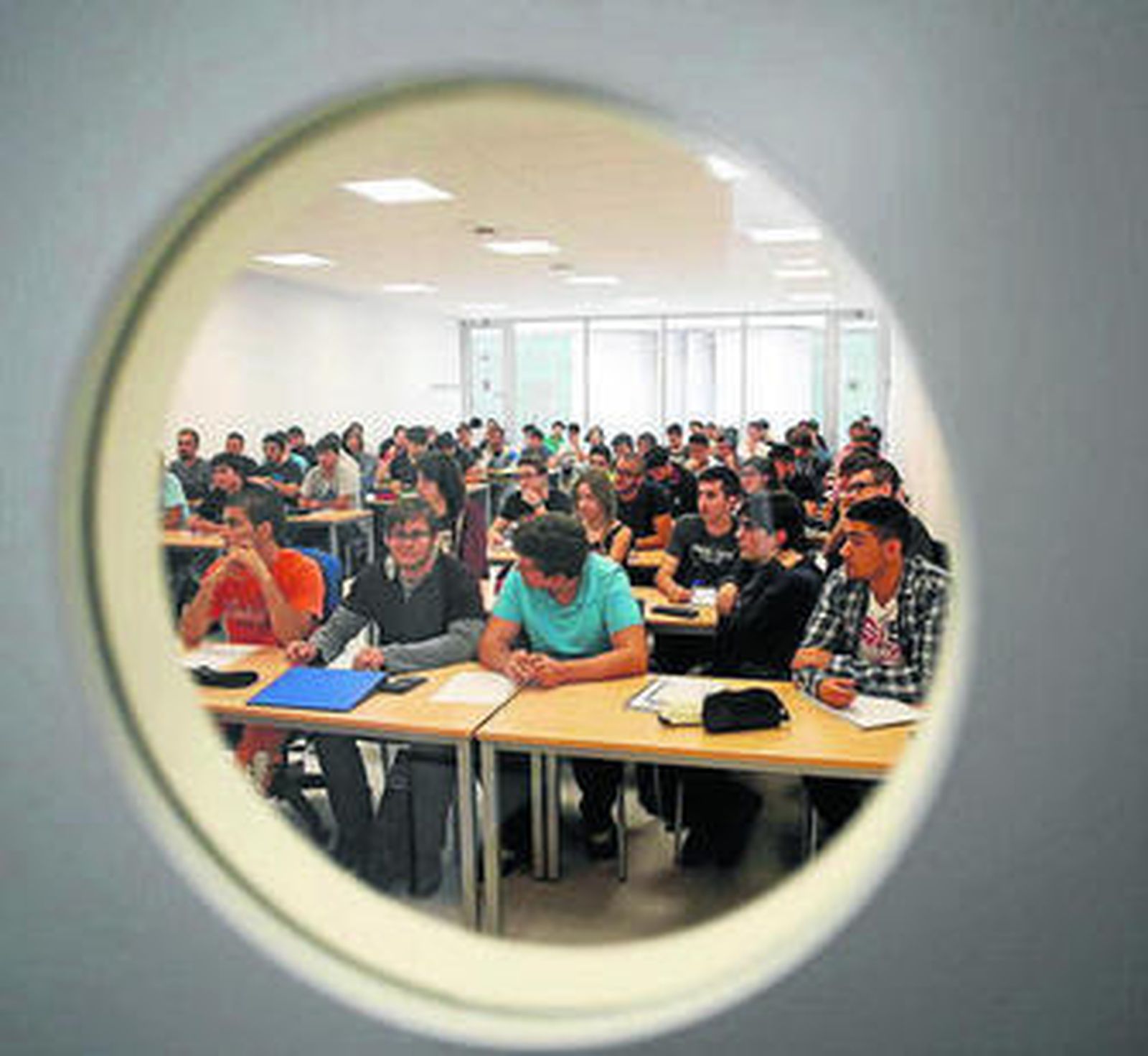 Alumnos en una de las aulas del nuevo complejo.
