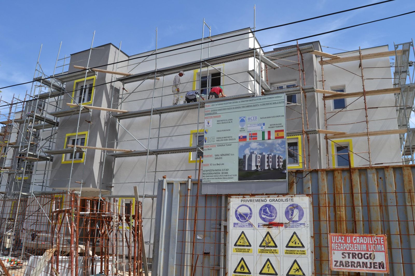 Obras en el futuro edificio de desplazados bosniacos en Mostar.