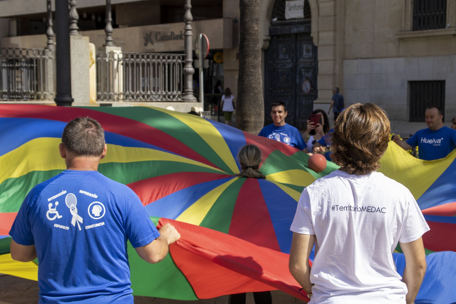Imágenes del II Día del Bádminton inclusivo en la Plaza de las Monjas.