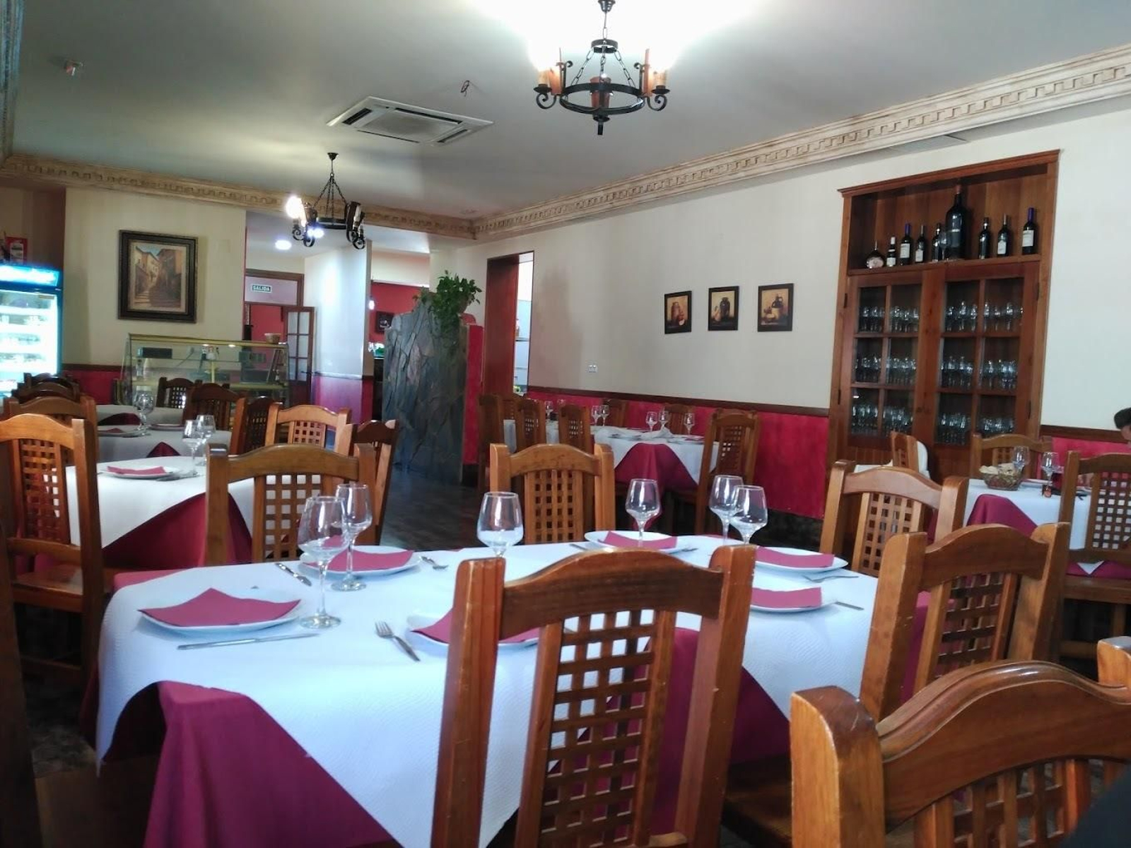 Mesón Suárez Dónde celebrar la comida de Navidad con compañeros de trabajo, familia o amigos en Jerez