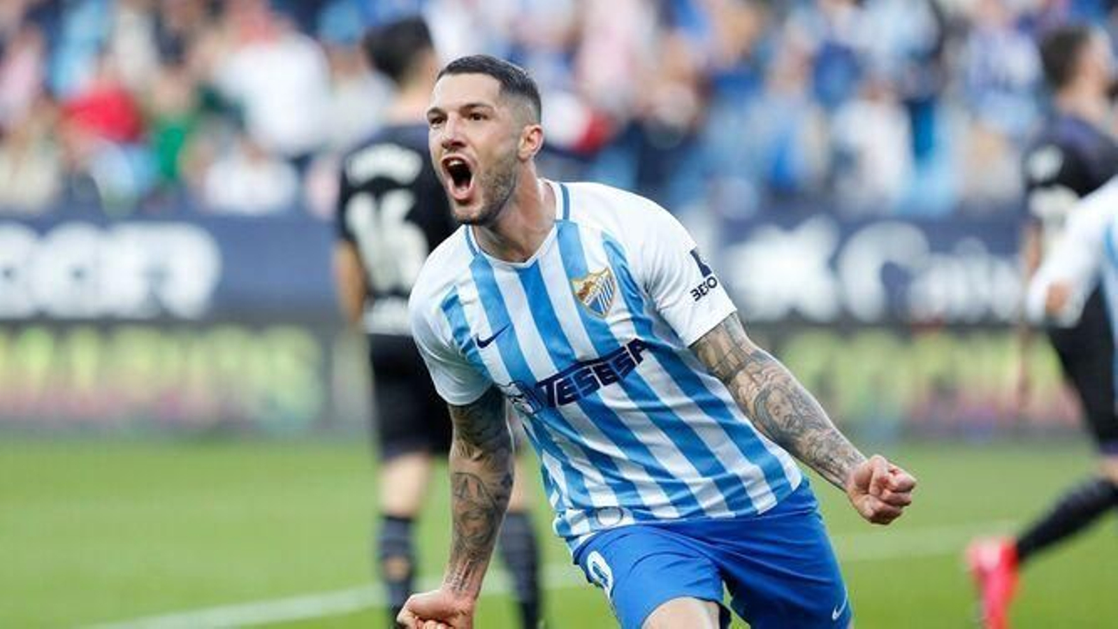 Tete Morente festeja el gol que marcó contra el Racing de Santander
