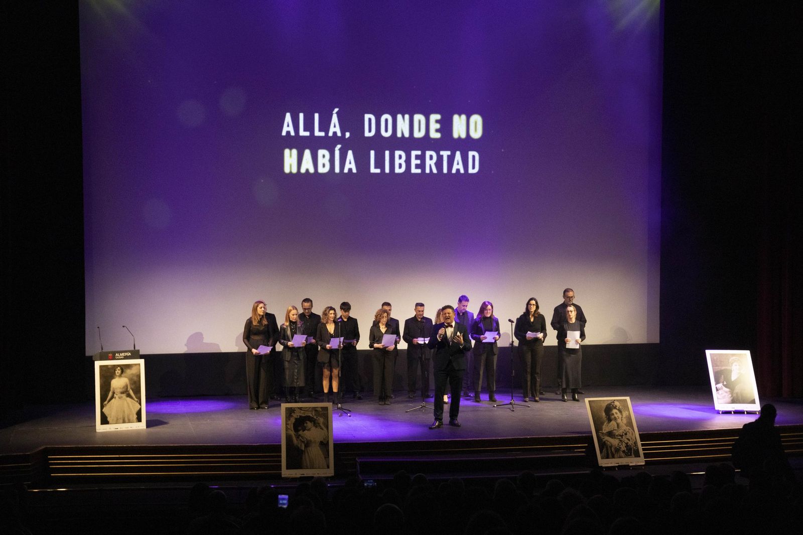 El estreno en Almería del largometraje documental "Concha Robles", en imágenes