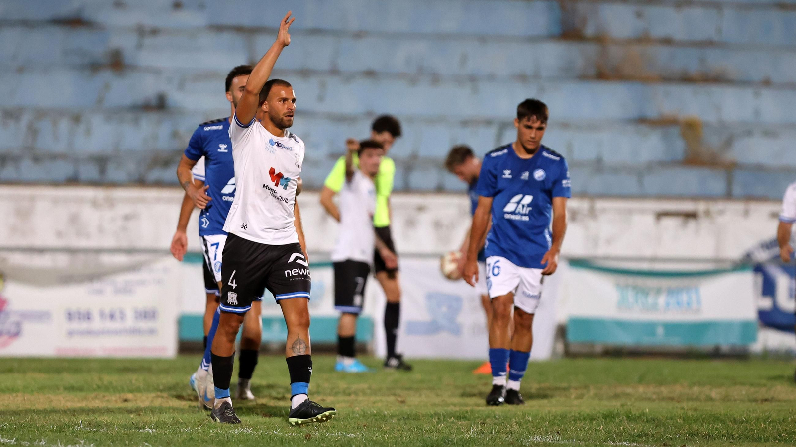 Imágenes del Trofeo de la Copa y la Venencia entre el Jerez Industrial y el Xerez DFC