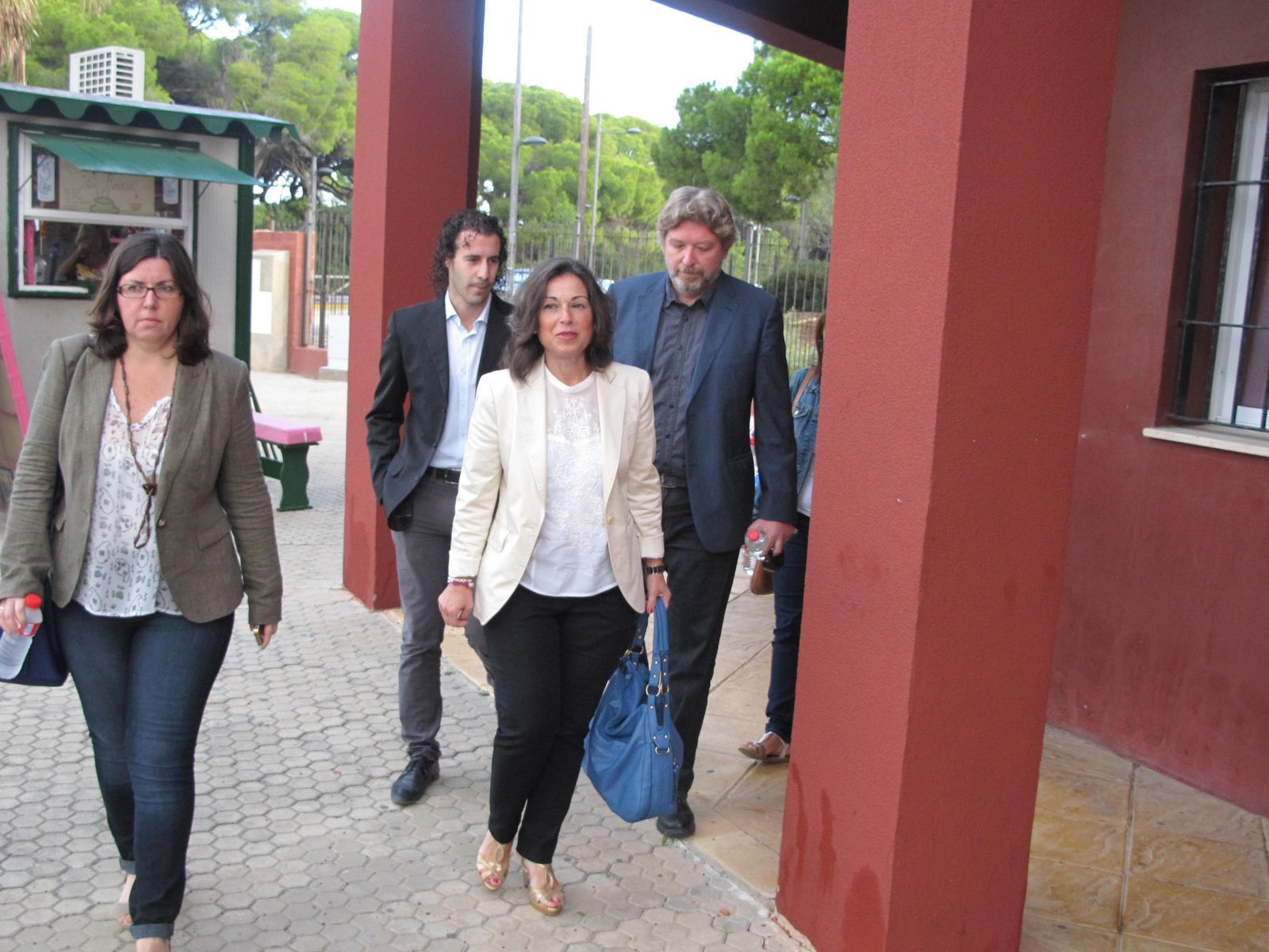 Maribel Peinado (PA) a la entrada de los juzgados de Puerto Real, para testificar por el caso de los Aceites.