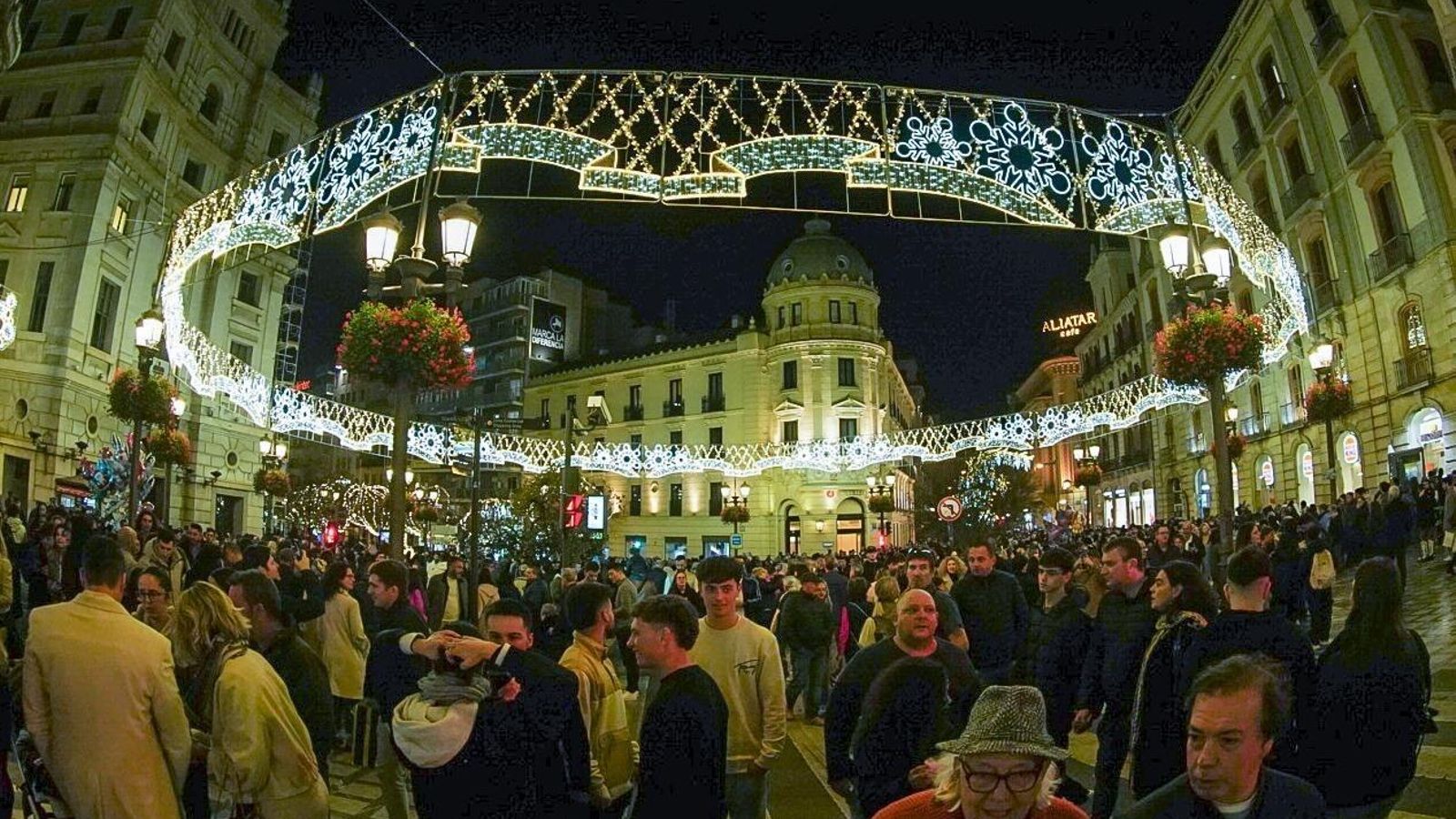 Imagen de archivo de la zona de Puerta Real iluminada con las luces de Navidad