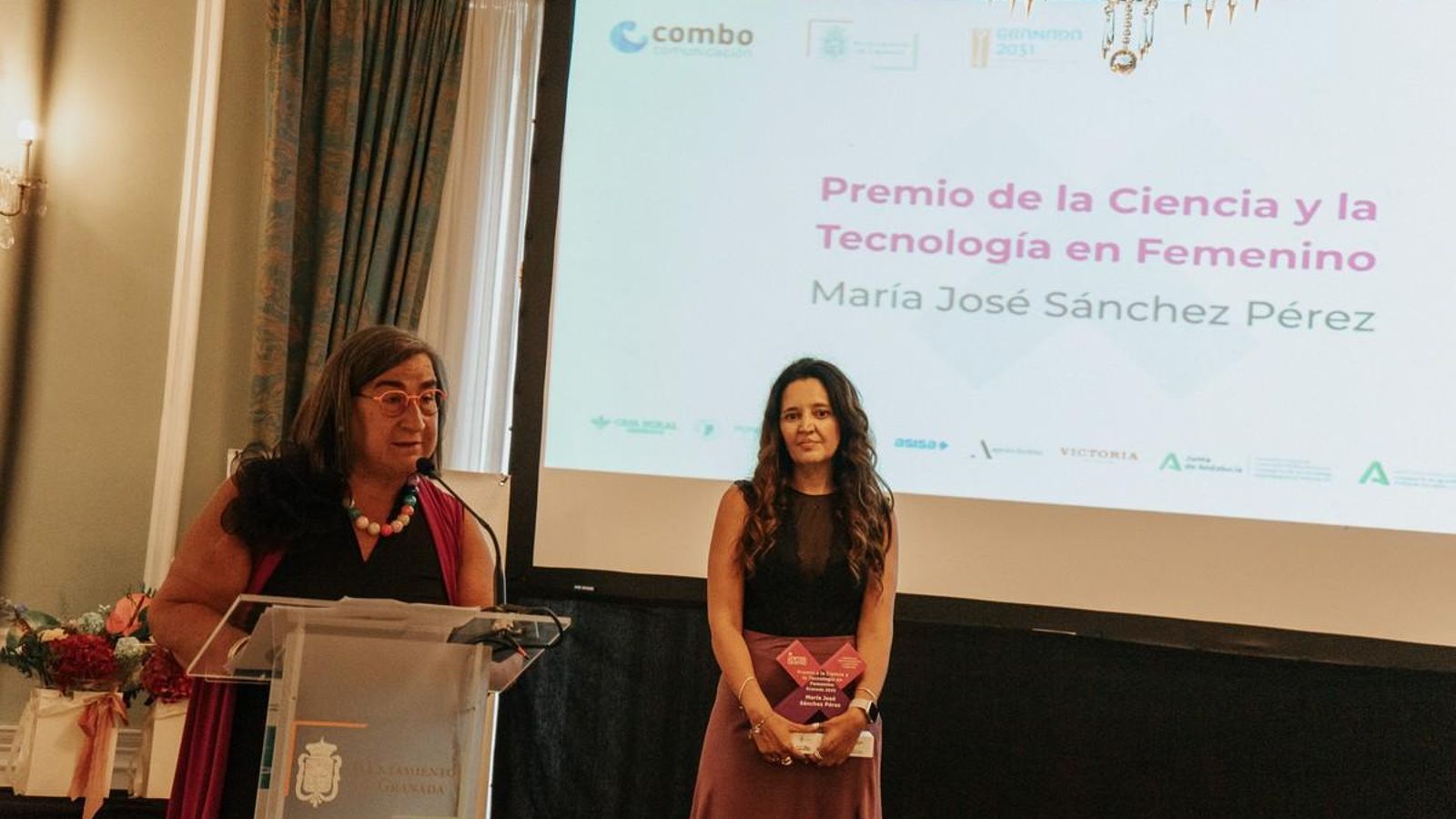 Entrega de galardones en los V Premios al Emprendimiento y Liderazgo Femenino de Granada Entrega de galardones en los V Premios al Emprendimiento y Liderazgo Femenino de Granada