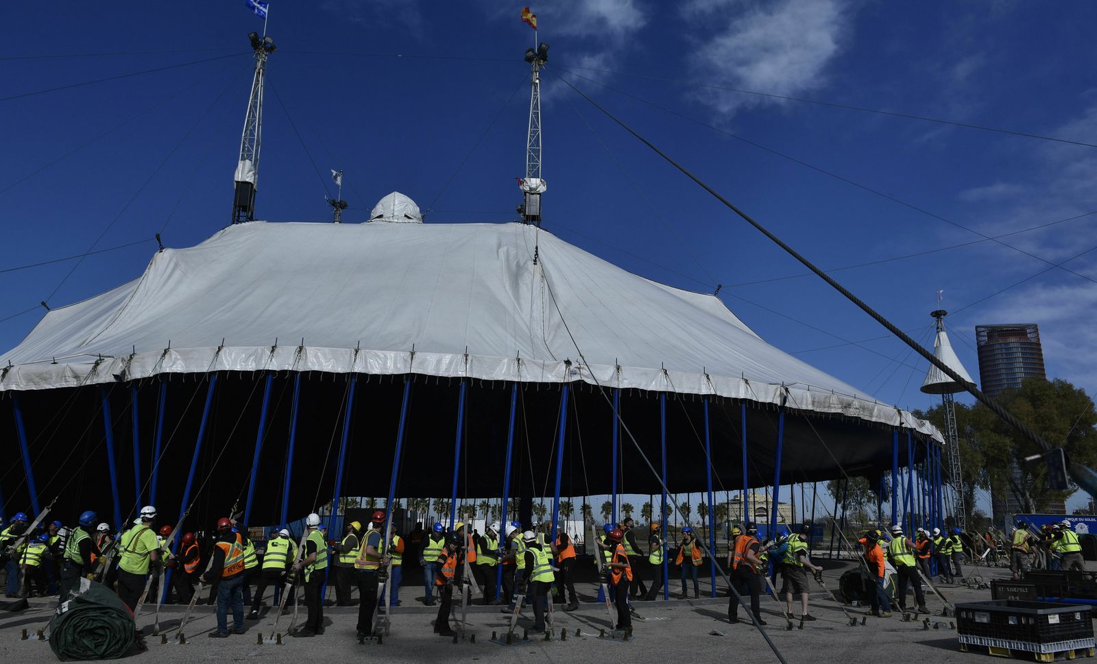 La reconocible carpa que monta el Circo del Sol en Sevilla para sus espectáculos.
